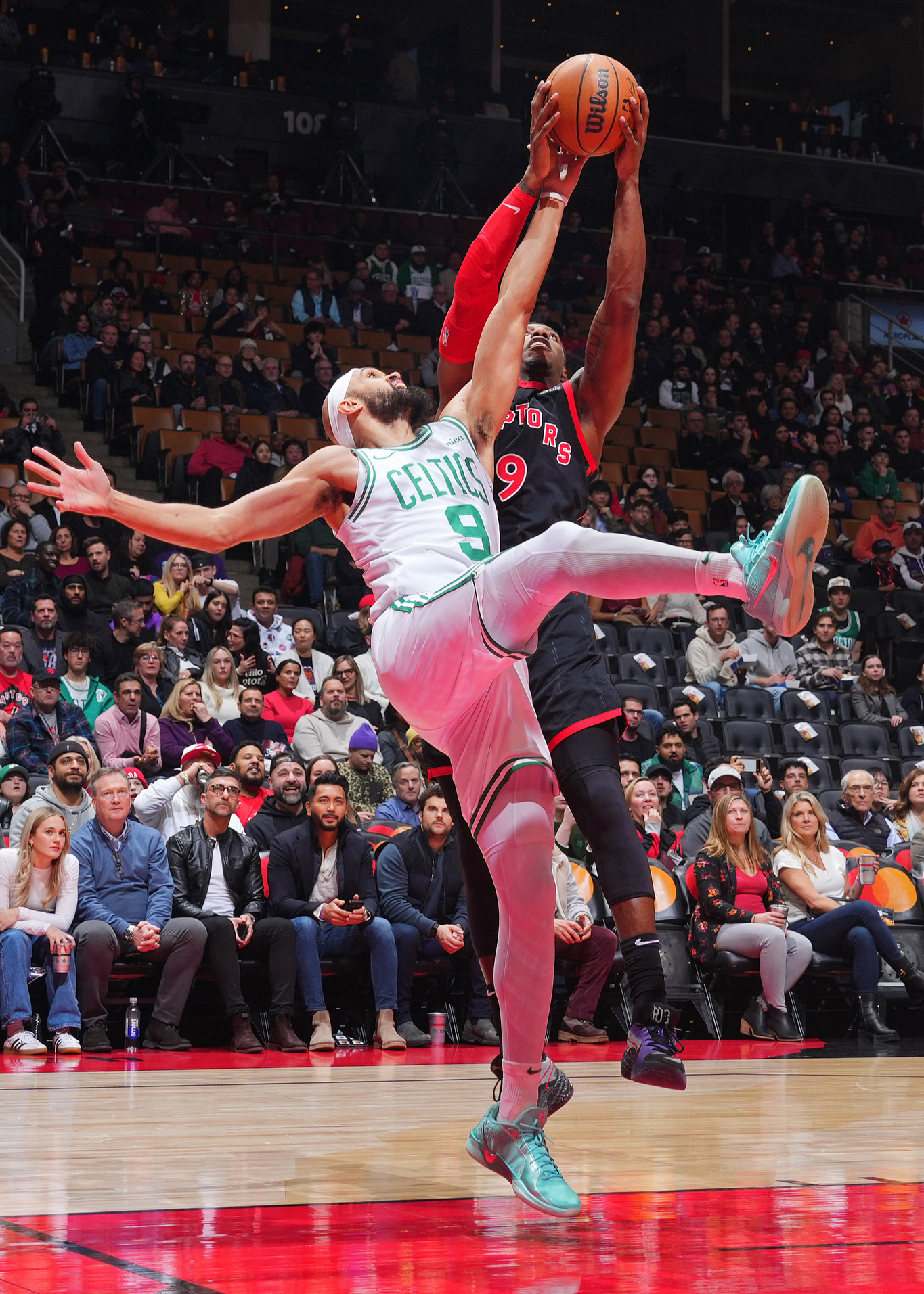 九游-多伦多猛龙迎NBA常规赛关键赛,冲刺阶段内部沟通,气氛紧张,阵容厚度经受考验的简单介绍