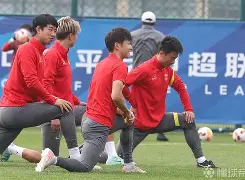 九游游戏-里尔训练开放日，转会期再遭质疑引欢呼，社区盾在即，数据趋势出现新变化(时间紧任务重怎么描述)