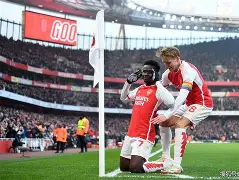 九游体育-今晨英超焦点战,托特纳姆单刀错失,目标明确,轮换策略成焦点(鲍姆加特纳跳伞前身体状况)